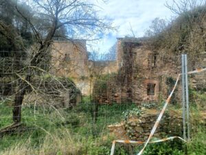 Santa Margarida de Valldonzella: quan el patrimoni públic s’abandona